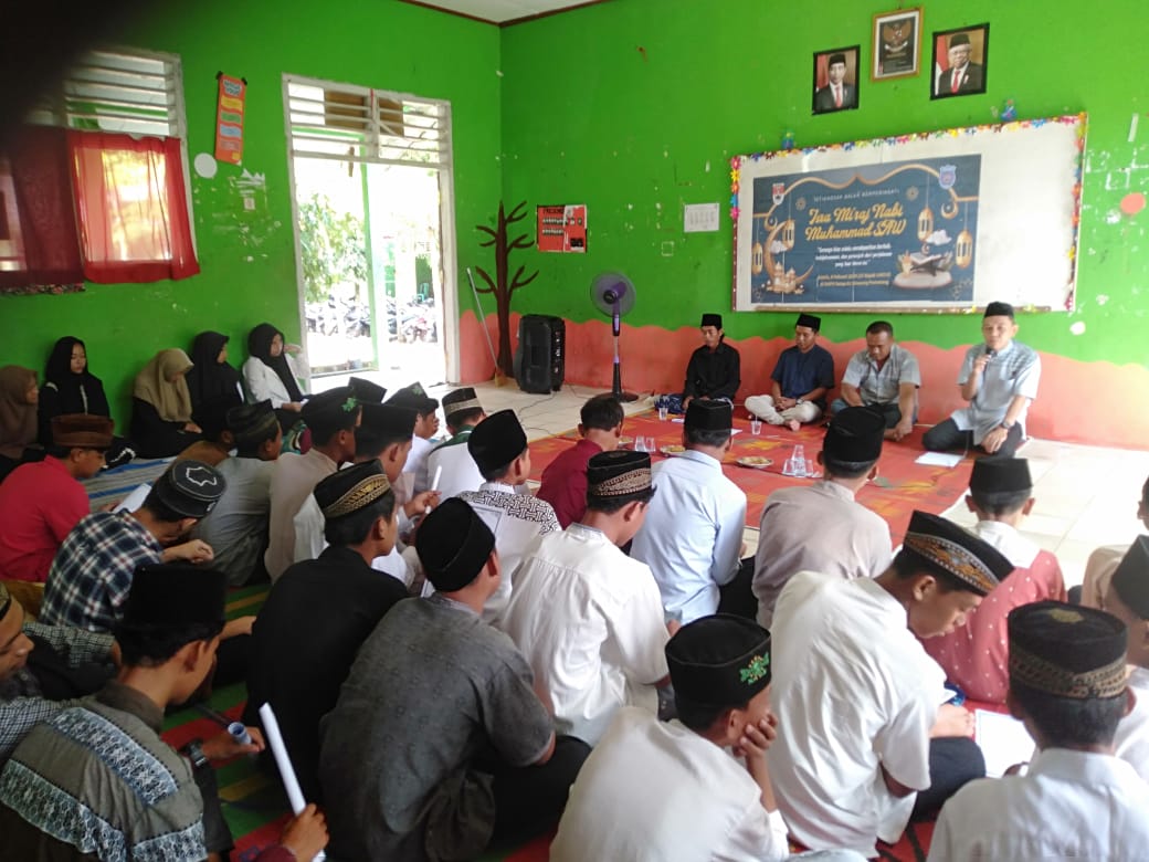 Banner Isra Miraj SMPN Satu Atap 01 Simpang Pematang