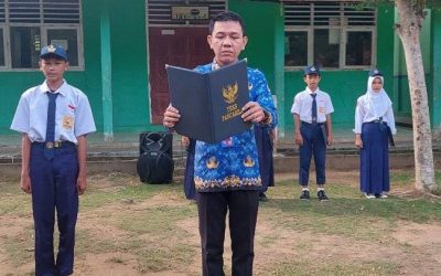 Menanamkan Disiplin dan Cinta Tanah Air melalui Upacara Bendera di SMPN Satu Atap 01 Simpang Pematang (3)