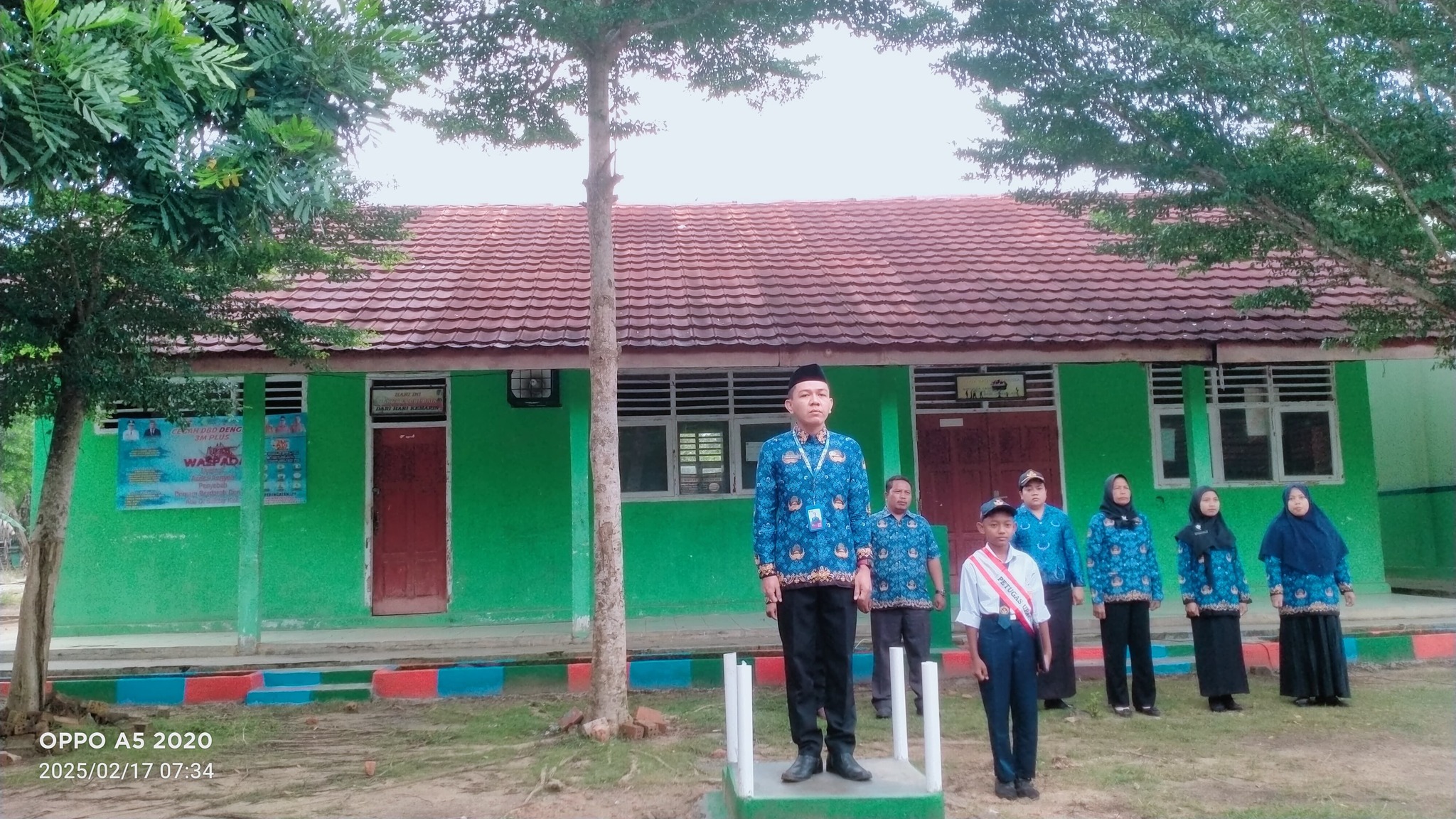 Upacara Bendera 17 Februari 2025 : Disiplin dan Tanggung Jawab